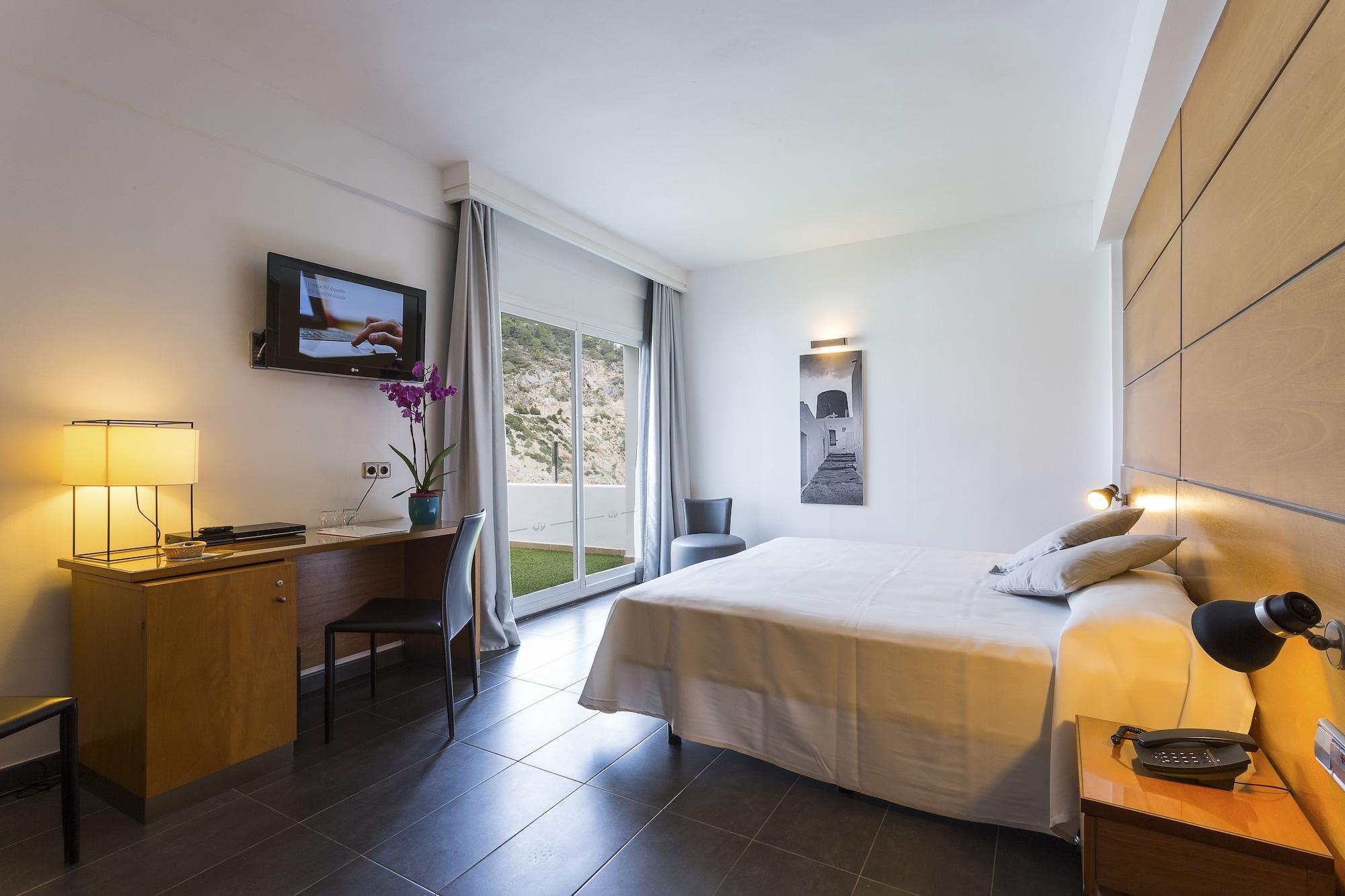 Palladium Hotel Cala Llonga - Adults Only Bagian luar foto