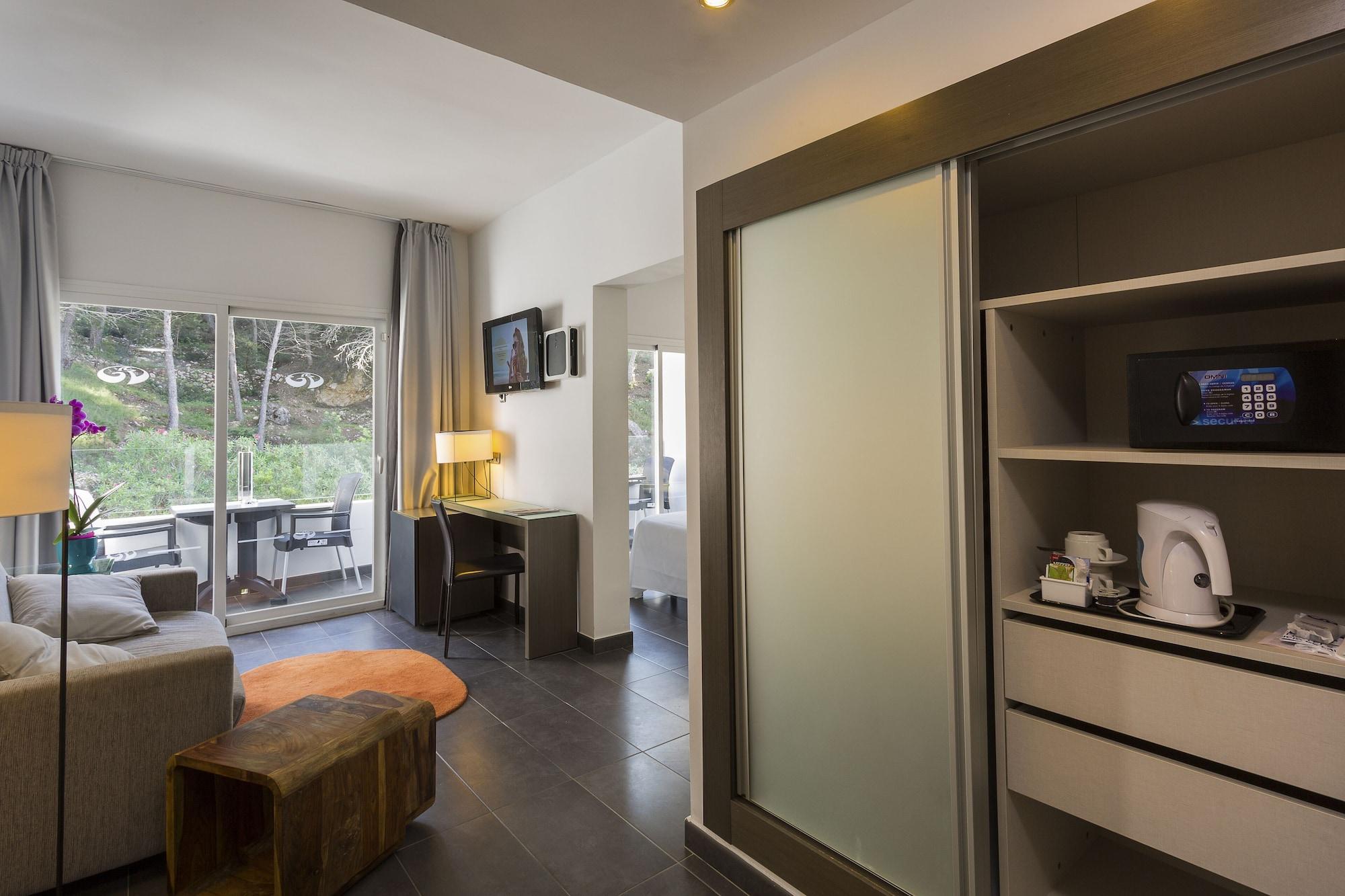Palladium Hotel Cala Llonga - Adults Only Bagian luar foto