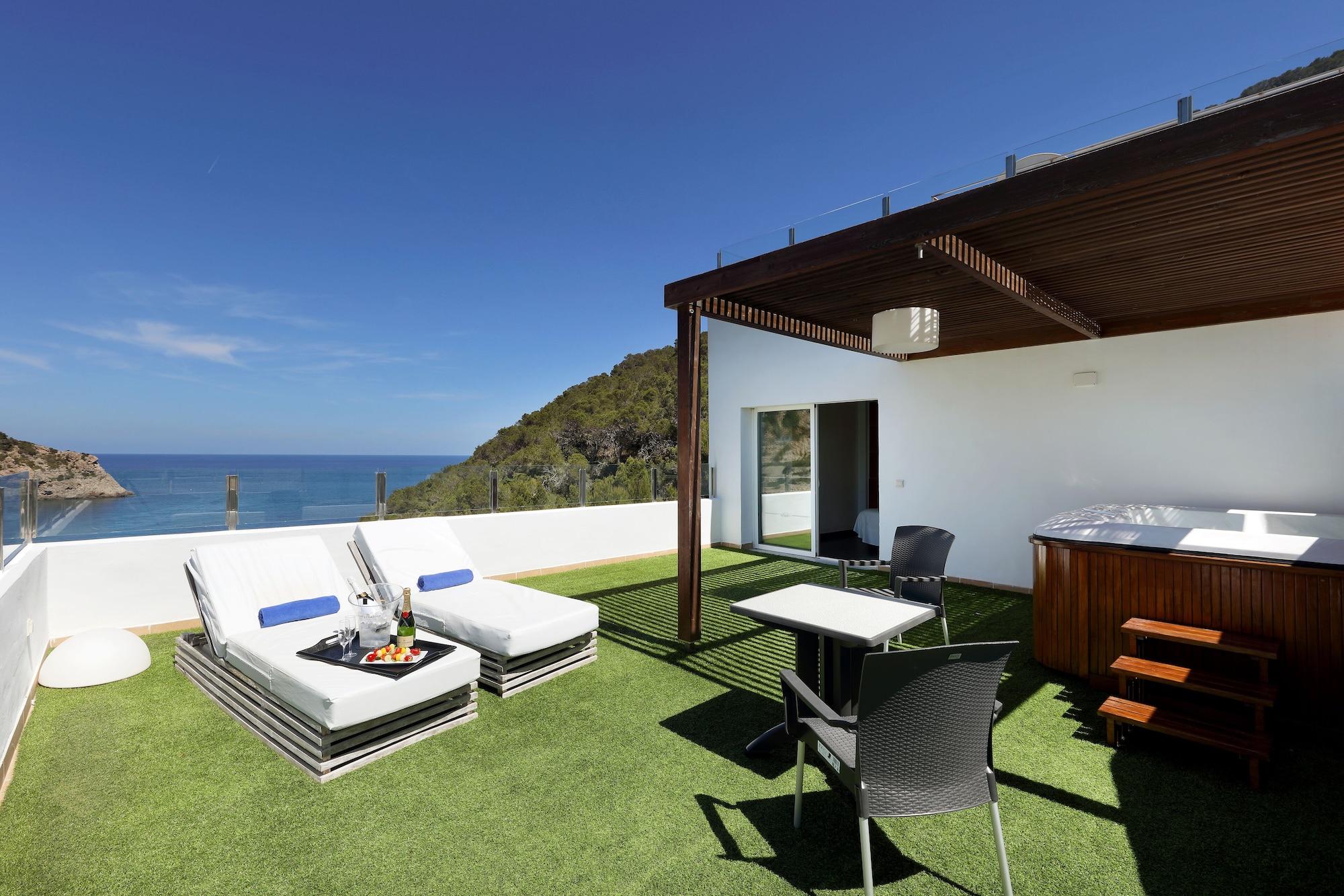 Palladium Hotel Cala Llonga - Adults Only Bagian luar foto