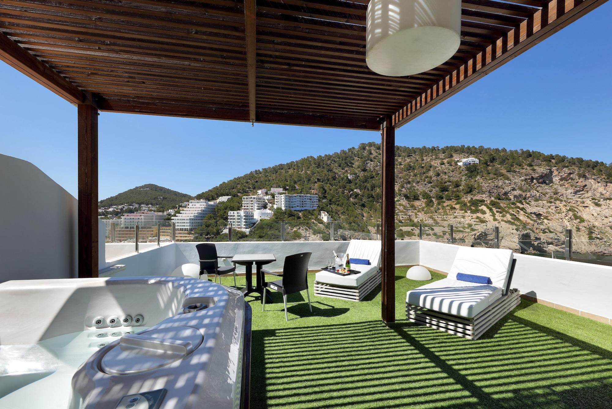 Palladium Hotel Cala Llonga - Adults Only Bagian luar foto