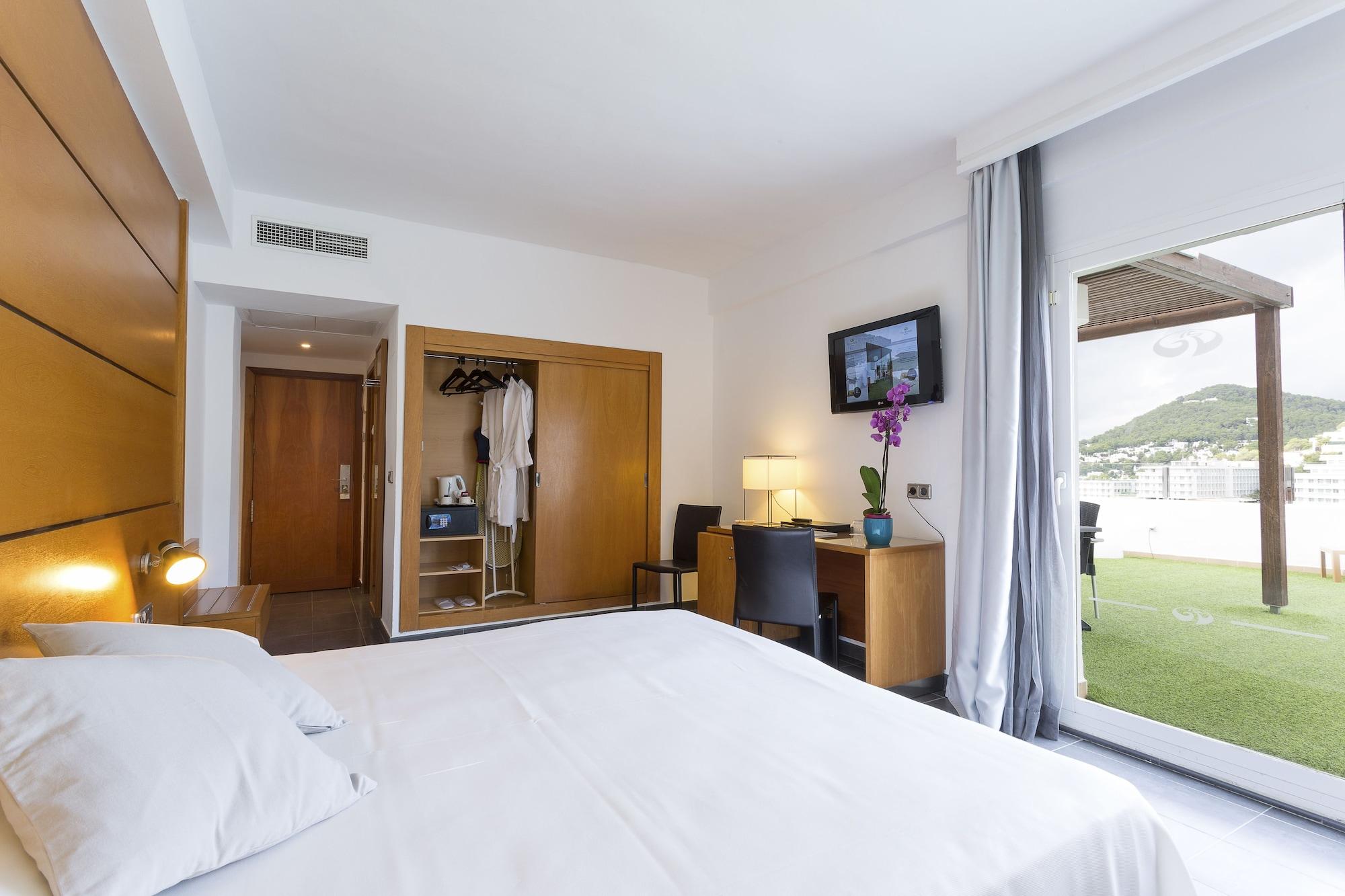 Palladium Hotel Cala Llonga - Adults Only Bagian luar foto