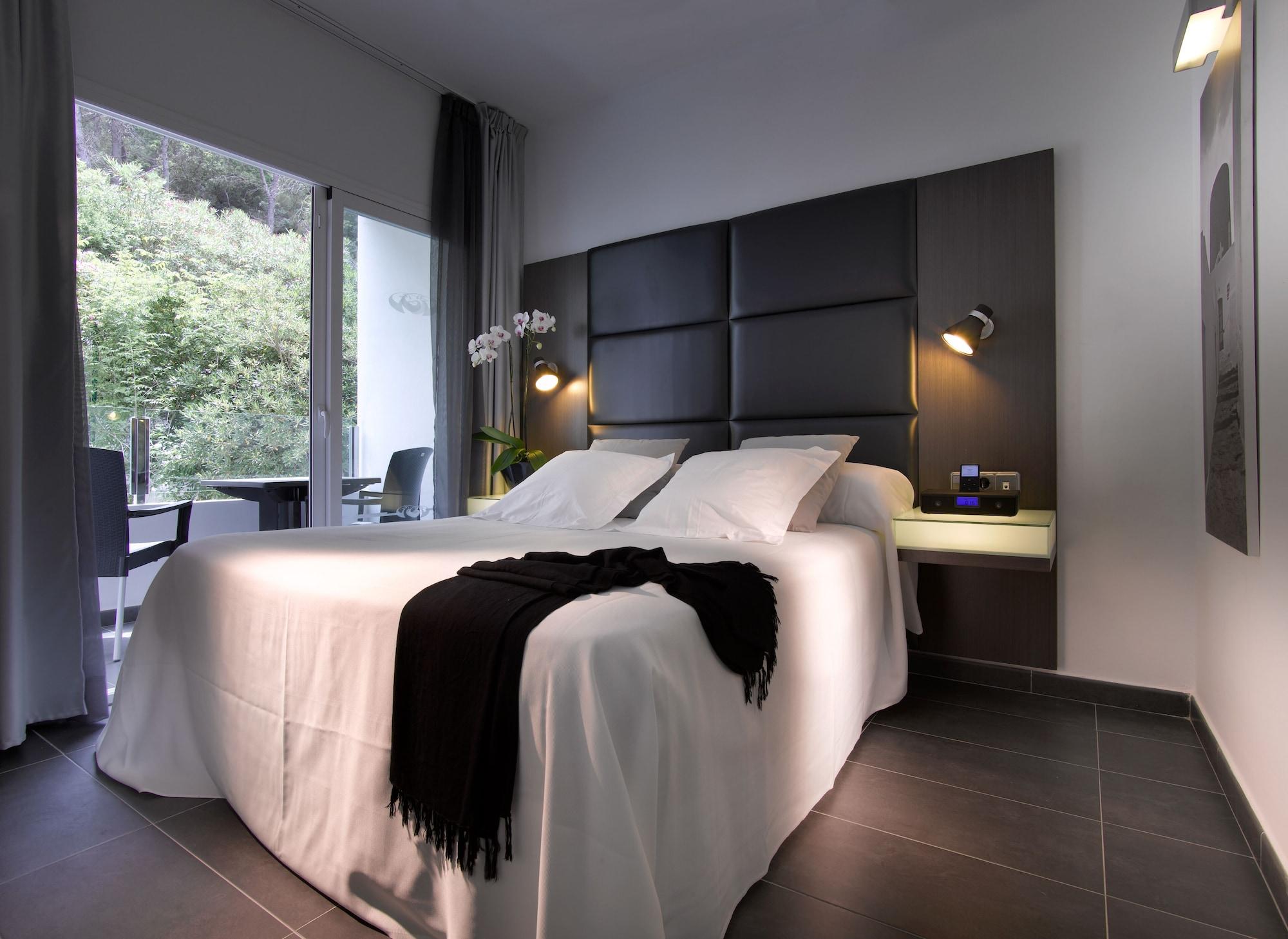 Palladium Hotel Cala Llonga - Adults Only Bagian luar foto