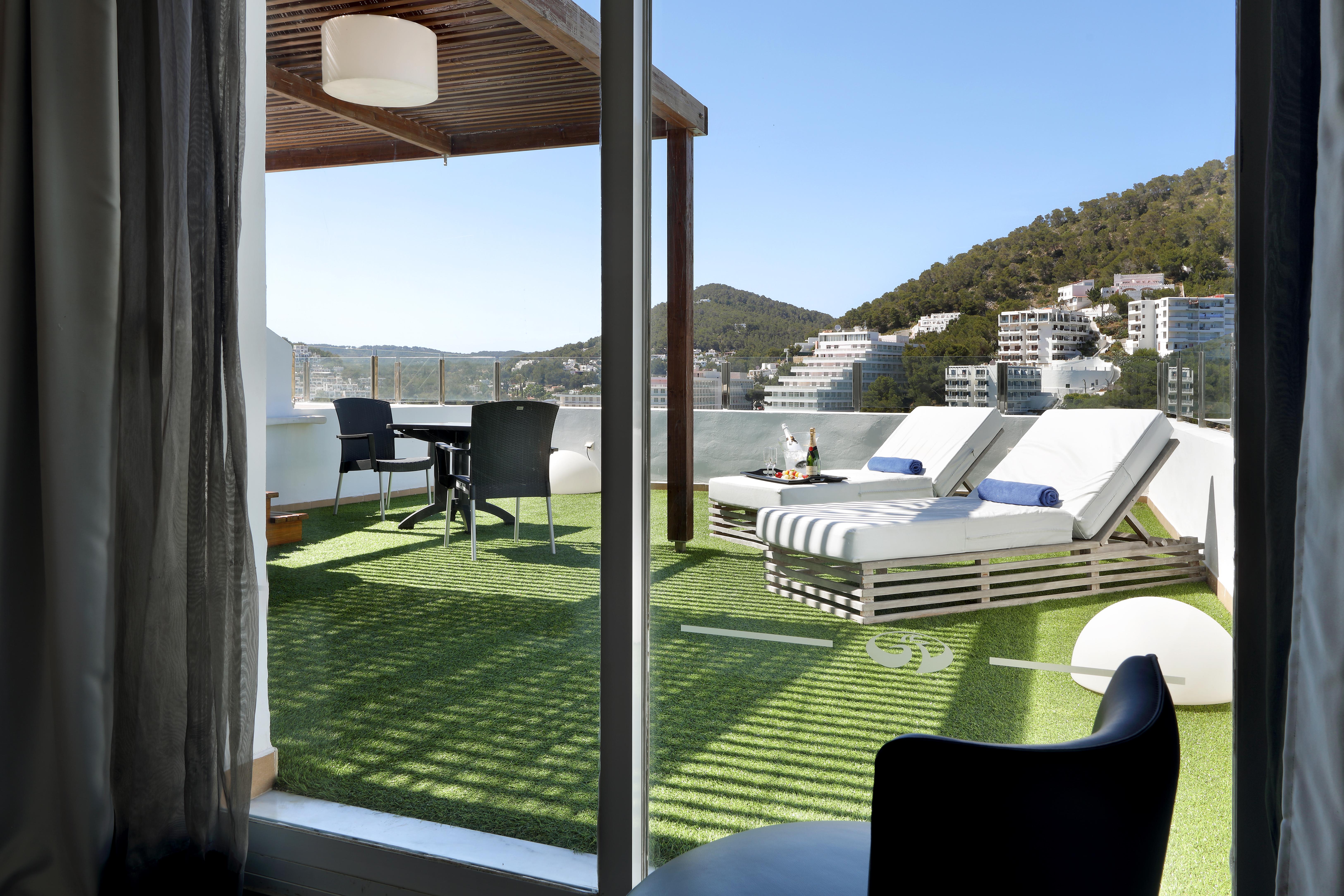 Palladium Hotel Cala Llonga - Adults Only Bagian luar foto