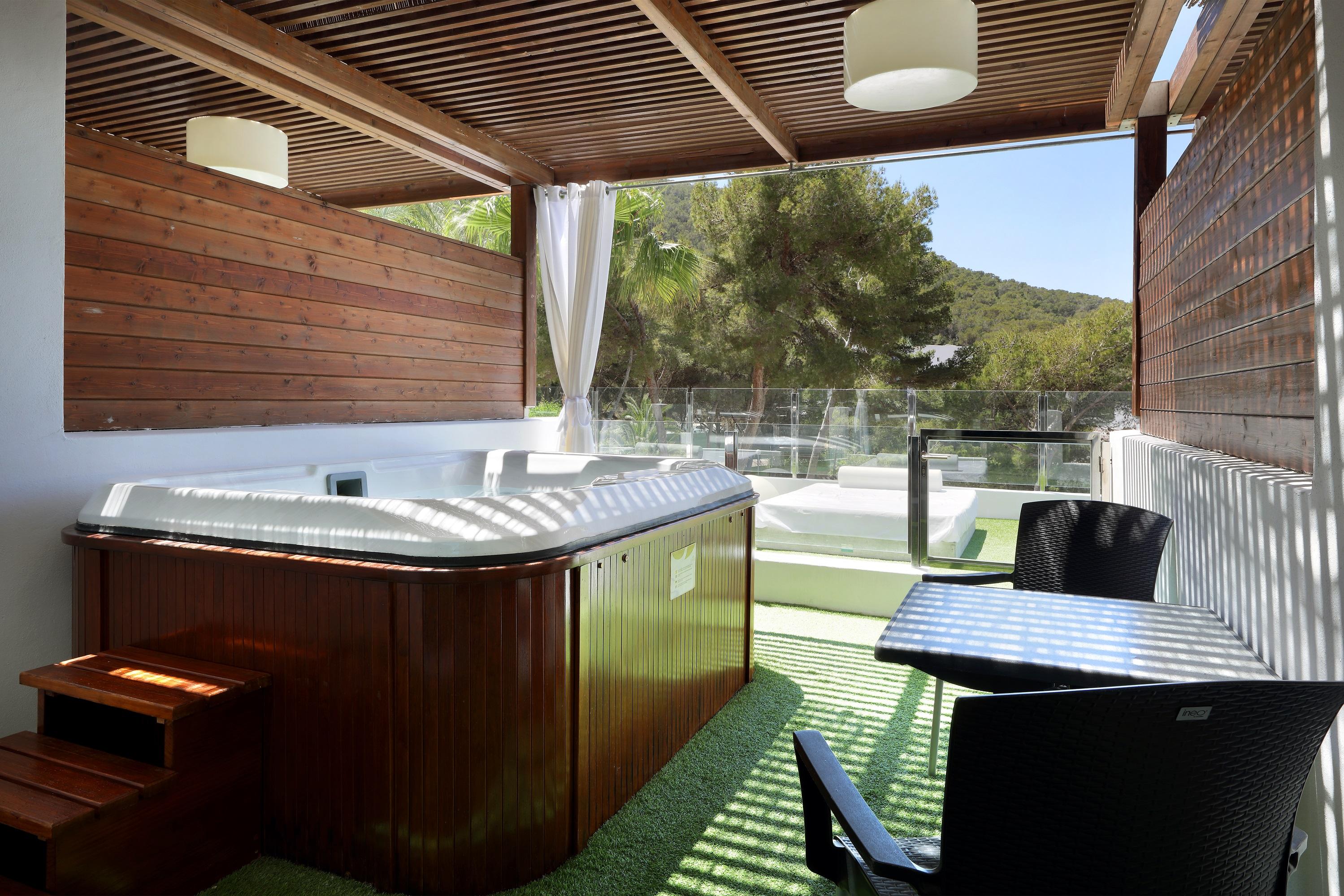 Palladium Hotel Cala Llonga - Adults Only Bagian luar foto