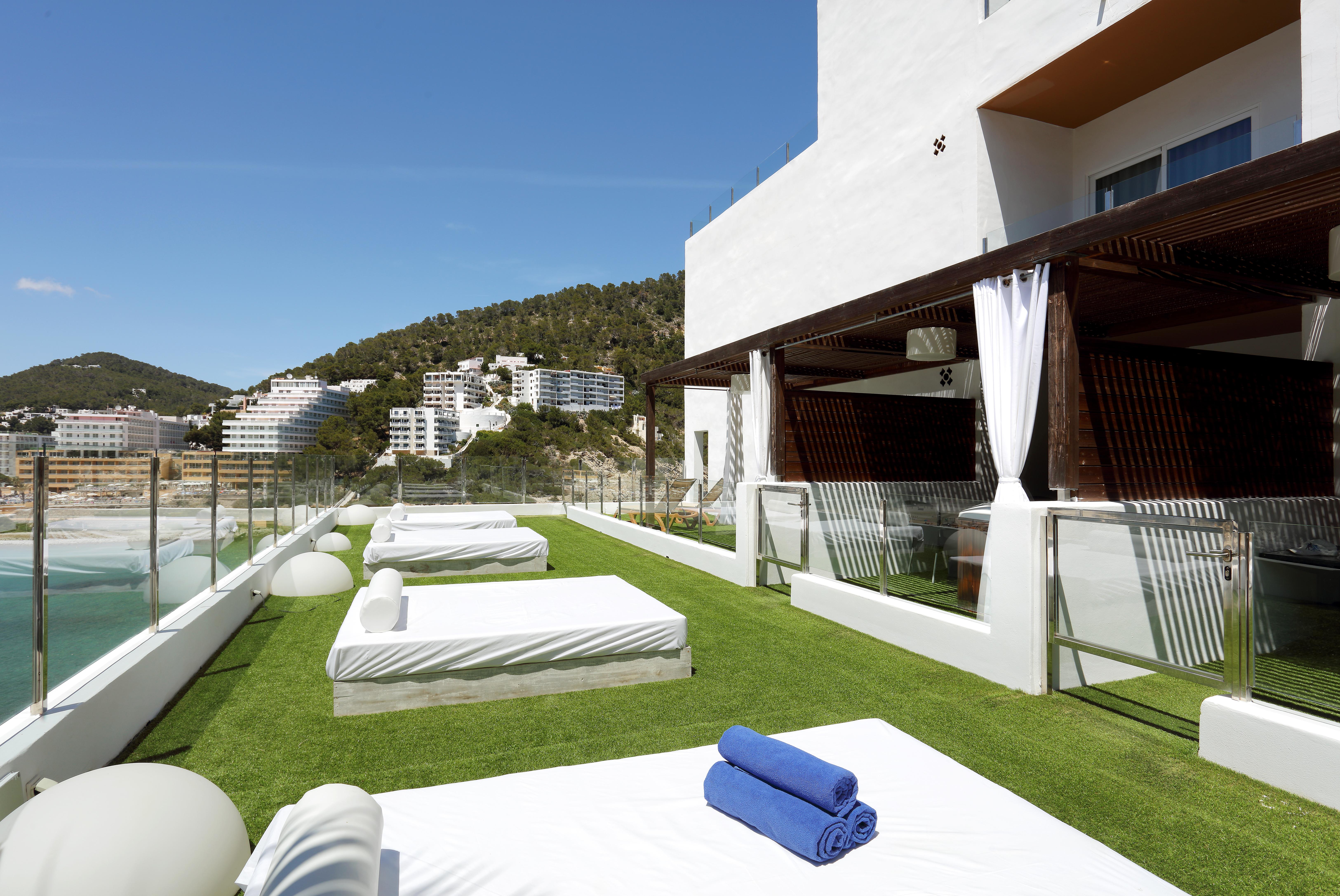 Palladium Hotel Cala Llonga - Adults Only Bagian luar foto