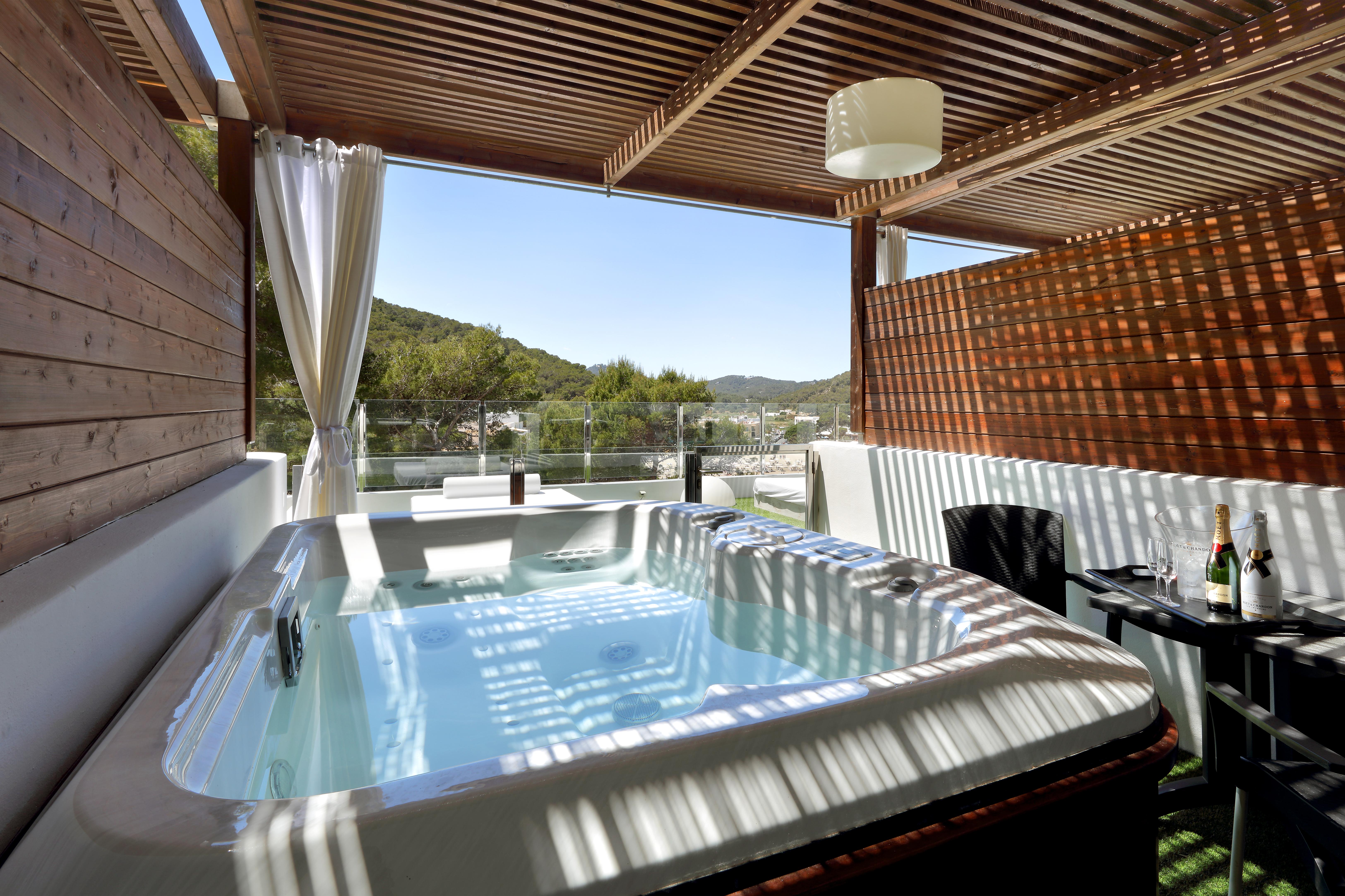 Palladium Hotel Cala Llonga - Adults Only Bagian luar foto