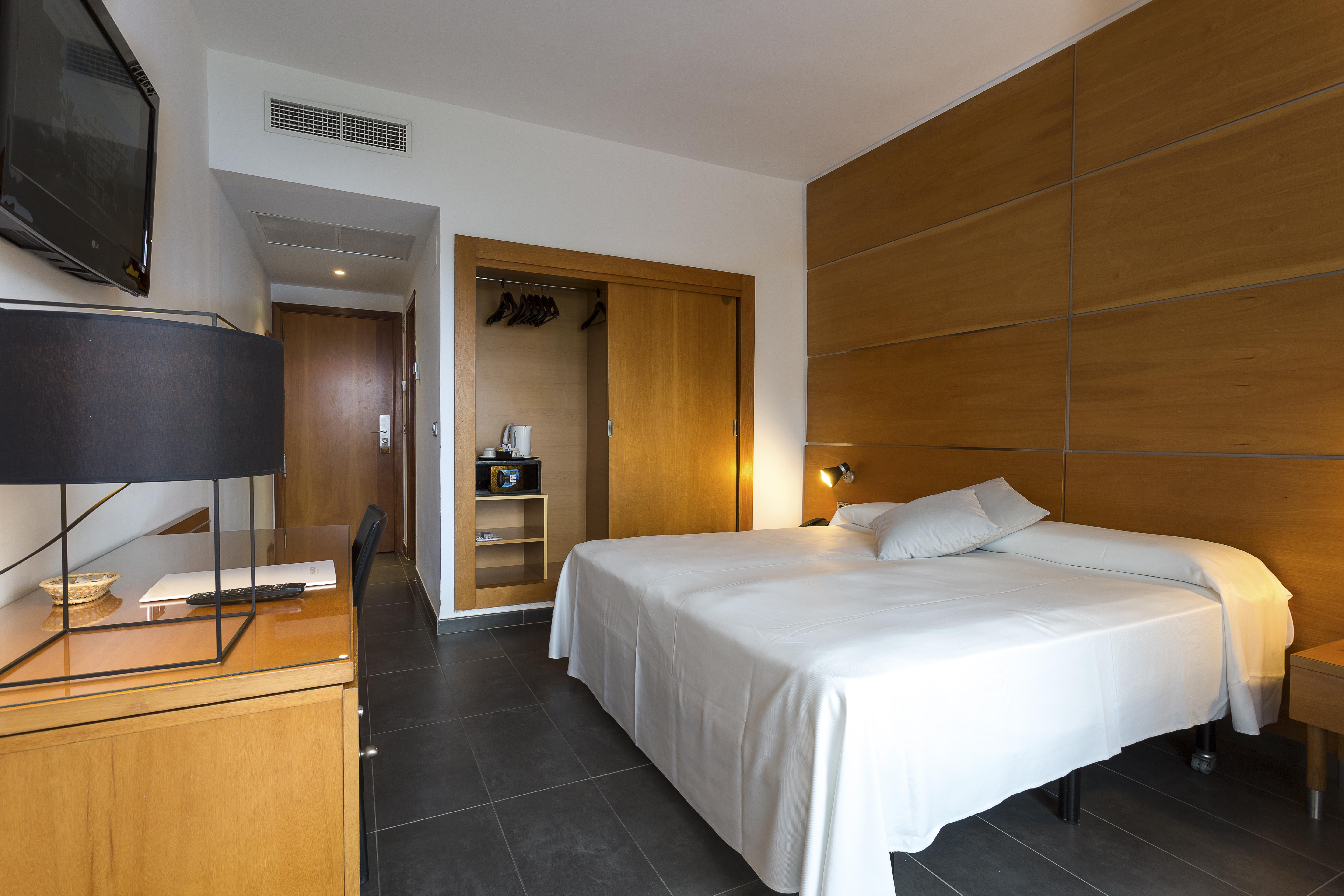 Palladium Hotel Cala Llonga - Adults Only Bagian luar foto