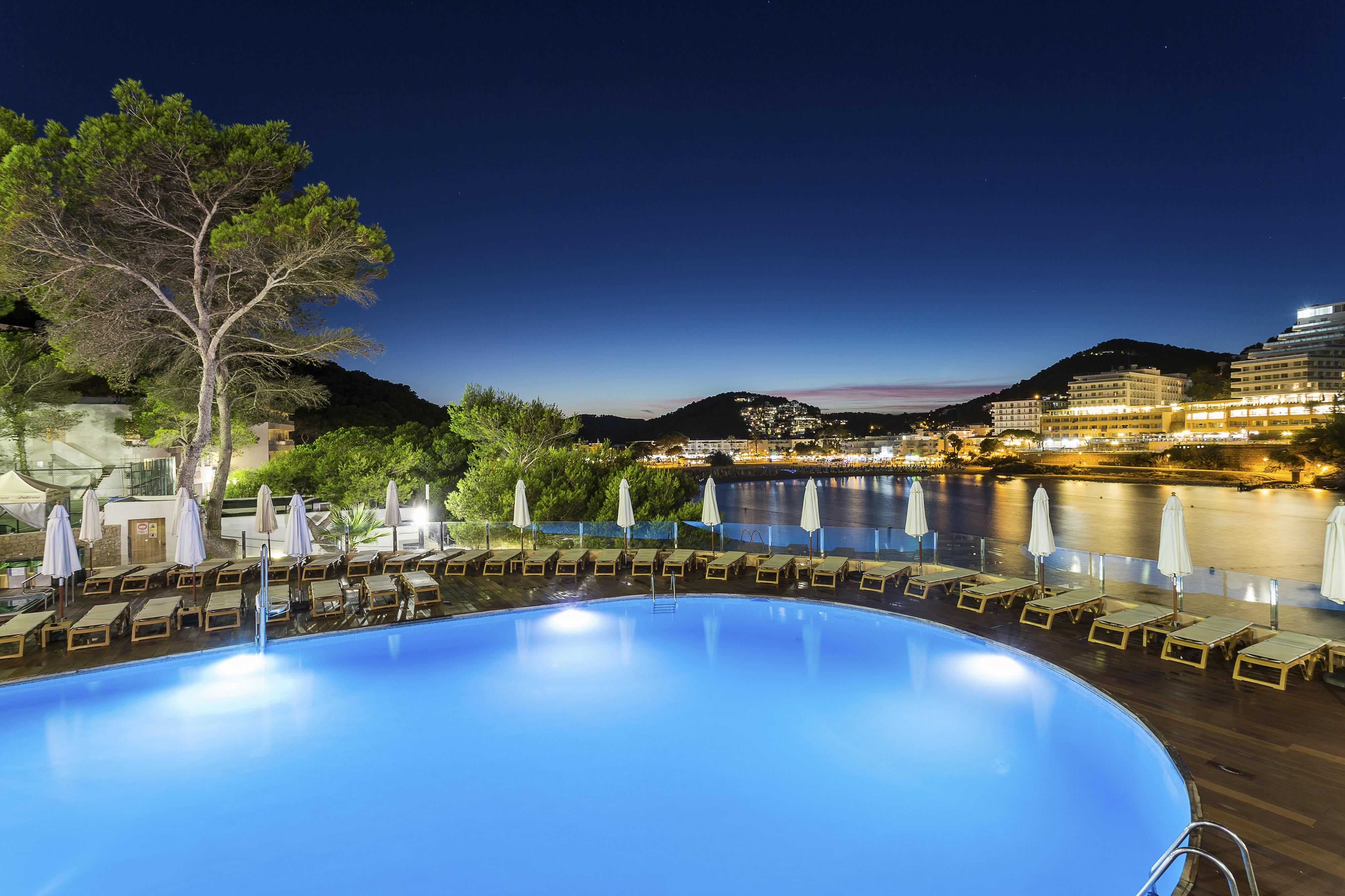 Palladium Hotel Cala Llonga - Adults Only Bagian luar foto