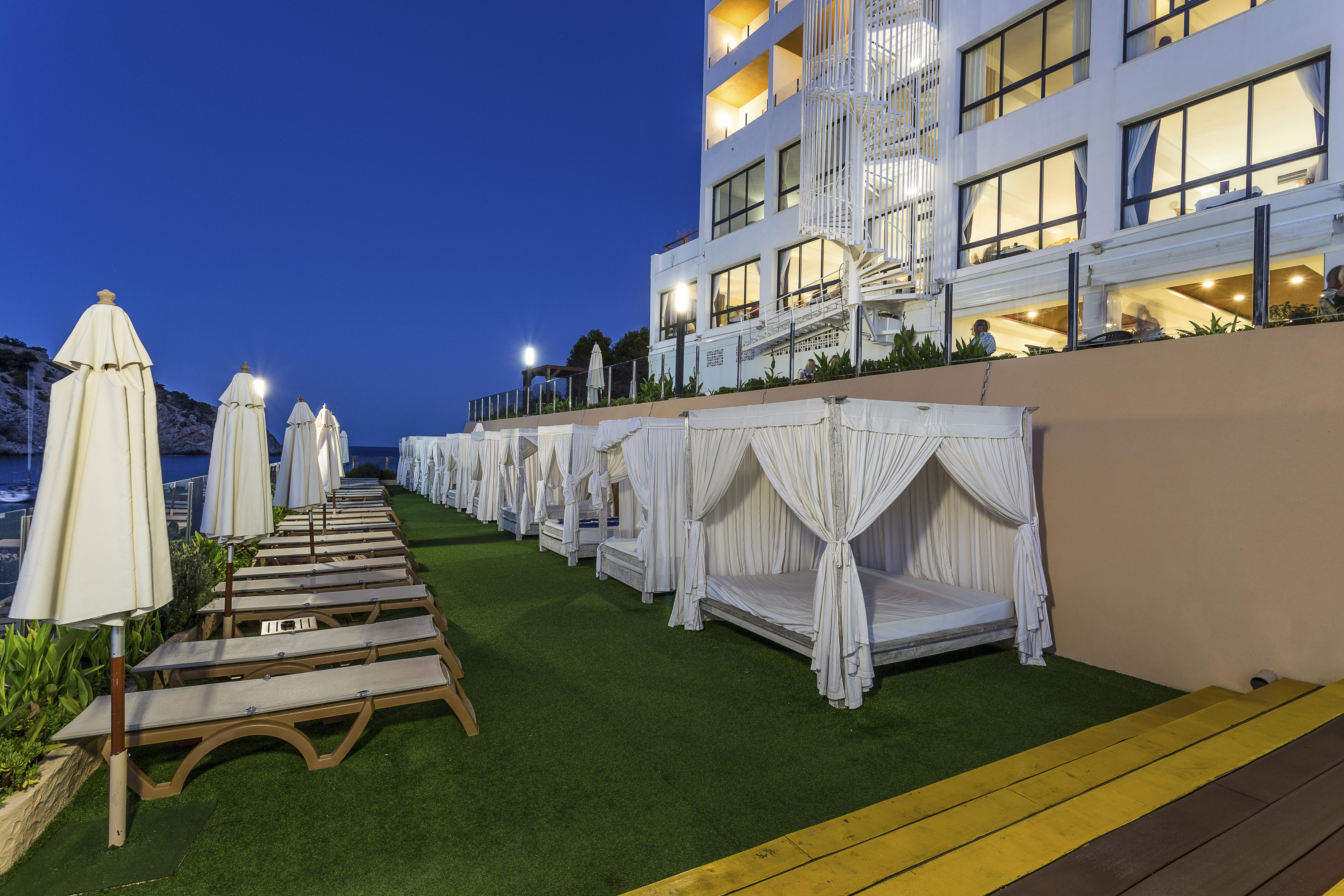 Palladium Hotel Cala Llonga - Adults Only Bagian luar foto