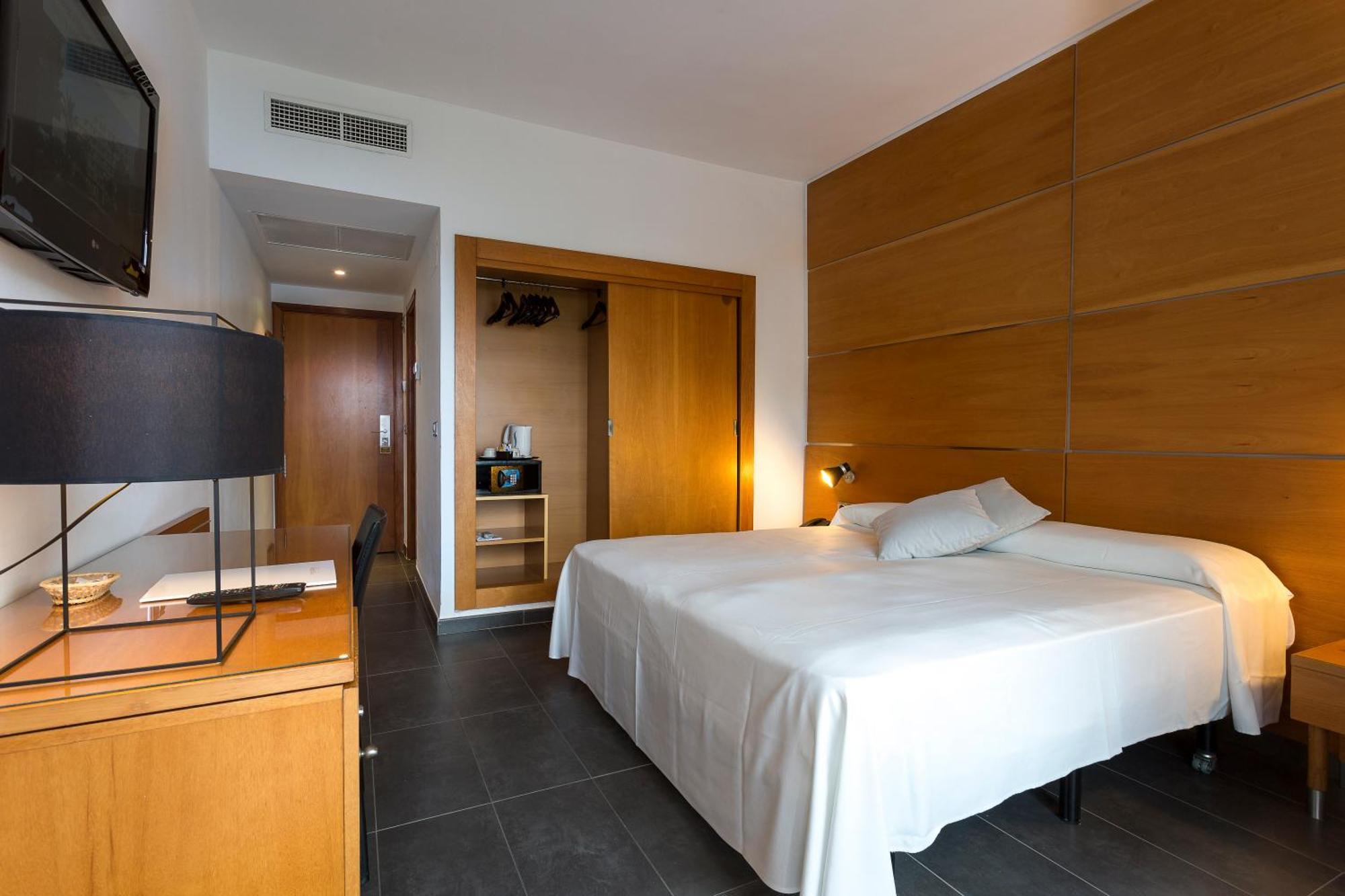 Palladium Hotel Cala Llonga - Adults Only Bagian luar foto
