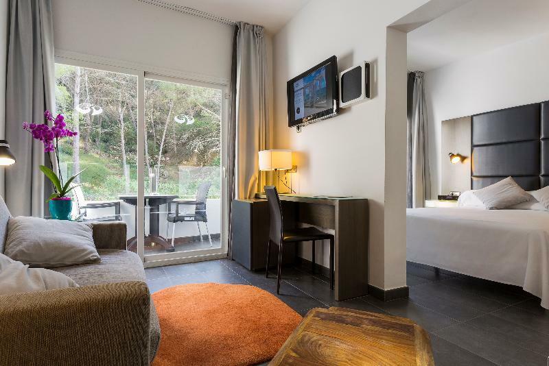 Palladium Hotel Cala Llonga - Adults Only Bagian luar foto
